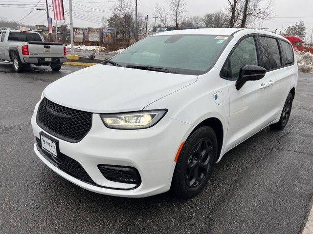 2024 Chrysler Pacifica Hybrid S Appearance Pkg