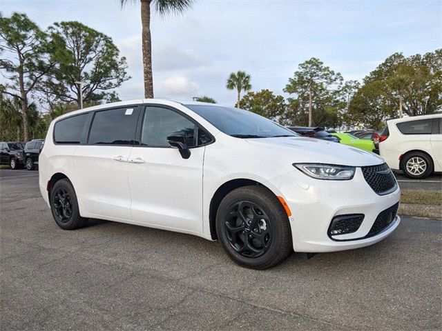 2024 Chrysler Pacifica Hybrid S Appearance Pkg