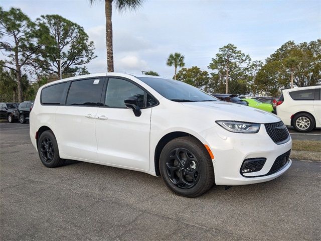 2024 Chrysler Pacifica Hybrid S Appearance Pkg