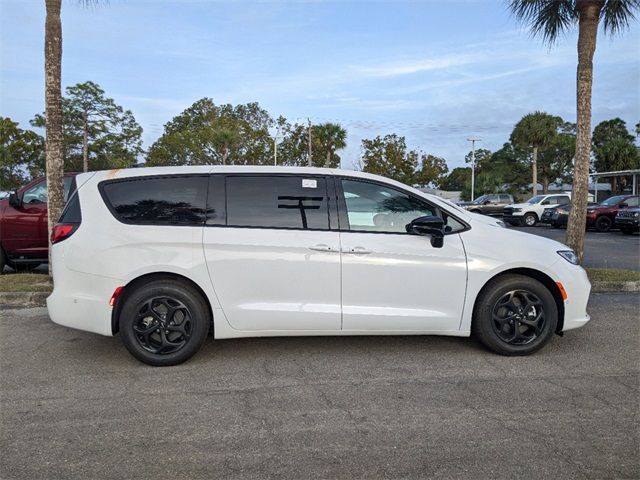 2024 Chrysler Pacifica Hybrid S Appearance Pkg