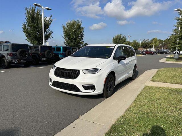 2024 Chrysler Pacifica Hybrid S Appearance Pkg