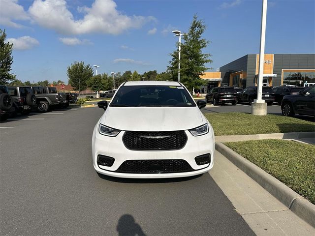 2024 Chrysler Pacifica Hybrid S Appearance Pkg