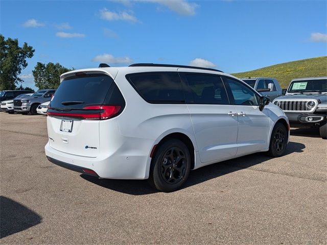 2024 Chrysler Pacifica Hybrid Premium S Appearance Pkg