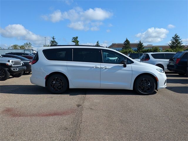 2024 Chrysler Pacifica Hybrid Premium S Appearance Pkg