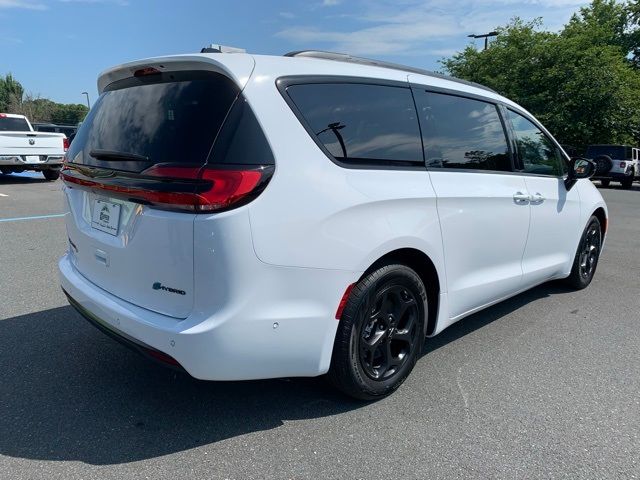 2024 Chrysler Pacifica Hybrid Select