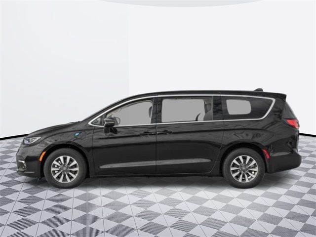 2024 Chrysler Pacifica Hybrid Road Tripper