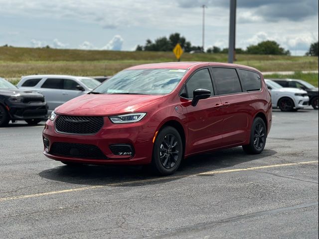 2024 Chrysler Pacifica Hybrid S Appearance Pkg