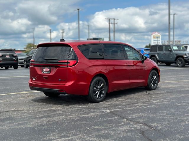 2024 Chrysler Pacifica Hybrid S Appearance Pkg