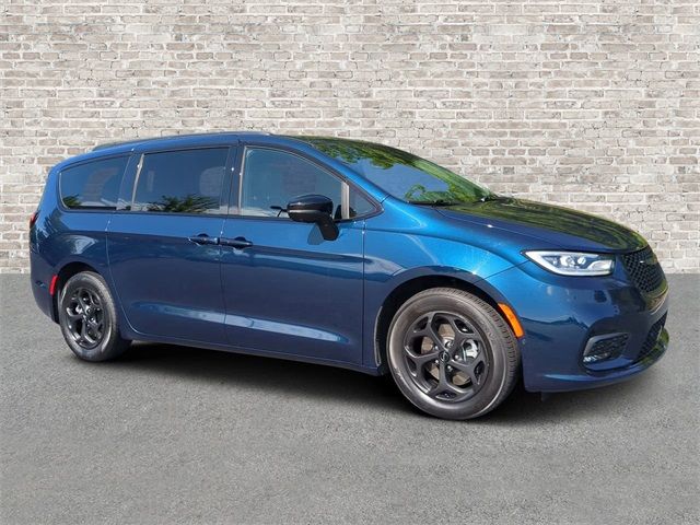 2024 Chrysler Pacifica Hybrid Premium S Appearance Pkg