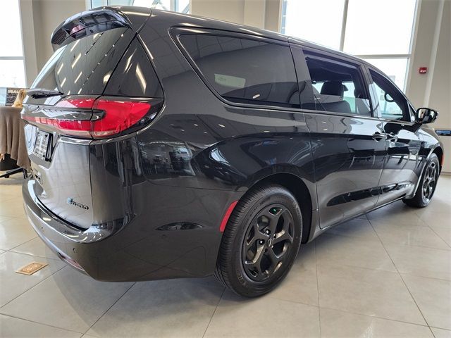 2024 Chrysler Pacifica Hybrid S Appearance Pkg