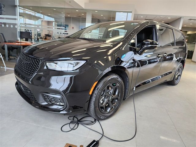 2024 Chrysler Pacifica Hybrid S Appearance Pkg