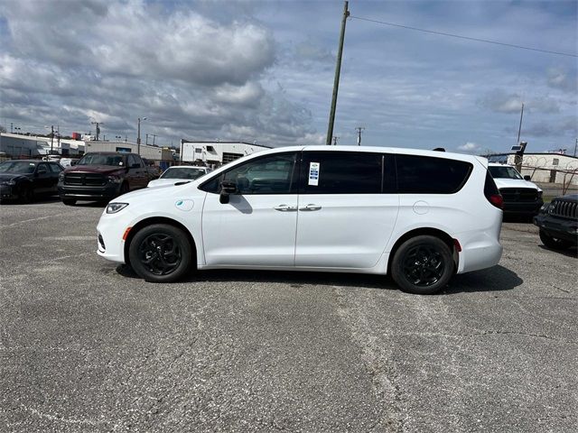 2024 Chrysler Pacifica Hybrid S Appearance Pkg