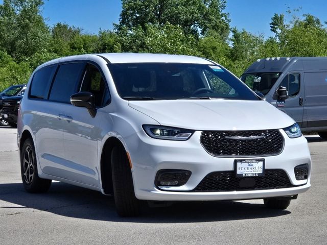 2024 Chrysler Pacifica Hybrid S Appearance Pkg