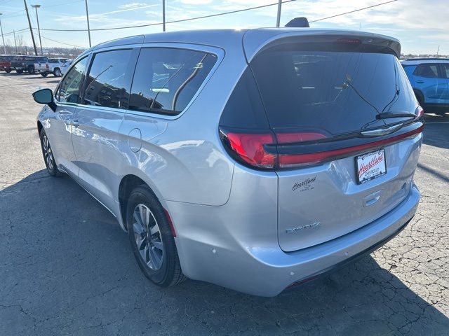 2024 Chrysler Pacifica Hybrid Select