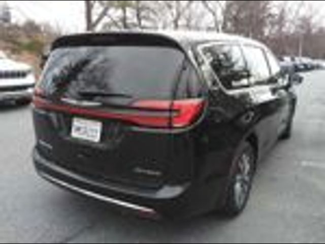 2024 Chrysler Pacifica Hybrid Select