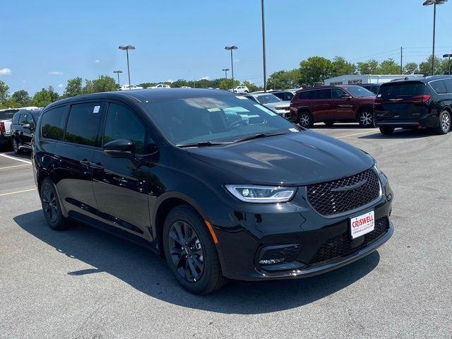 2024 Chrysler Pacifica Hybrid S Appearance Pkg