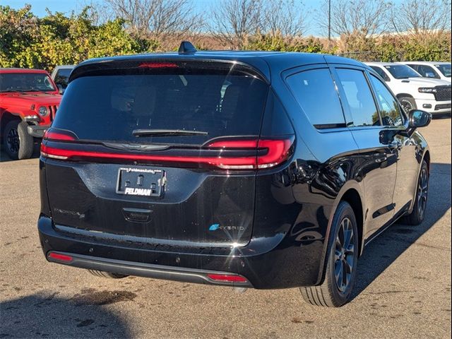 2024 Chrysler Pacifica Hybrid S Appearance Pkg