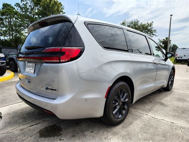 2024 Chrysler Pacifica Hybrid S Appearance Pkg