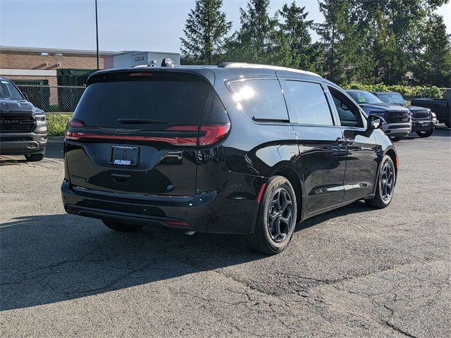 2024 Chrysler Pacifica Hybrid Premium S Appearance Pkg