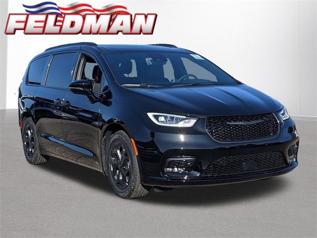 2024 Chrysler Pacifica Hybrid Premium S Appearance Pkg