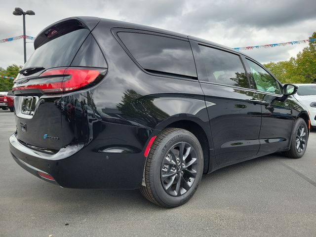 2024 Chrysler Pacifica Hybrid S Appearance Pkg