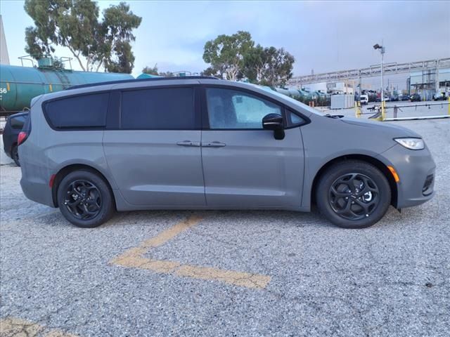 2024 Chrysler Pacifica Hybrid Premium S Appearance Pkg