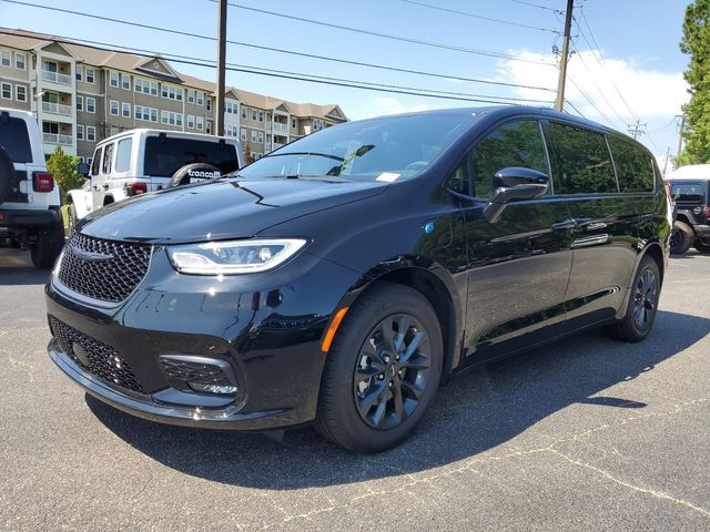 2024 Chrysler Pacifica Hybrid S Appearance Pkg