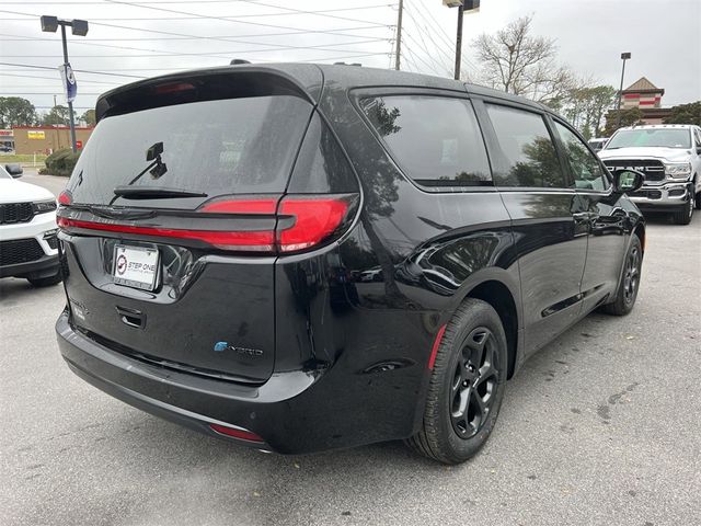 2024 Chrysler Pacifica Hybrid S Appearance Pkg