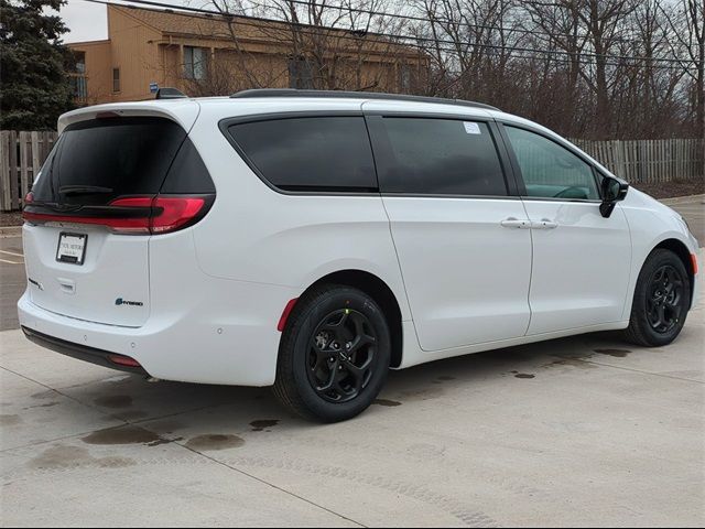 2024 Chrysler Pacifica Hybrid Premium S Appearance Pkg