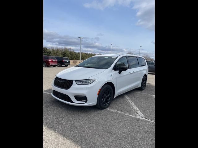 2024 Chrysler Pacifica Hybrid S Appearance Pkg