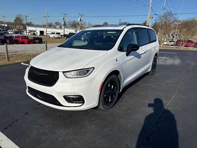 2024 Chrysler Pacifica Hybrid Premium S Appearance Pkg