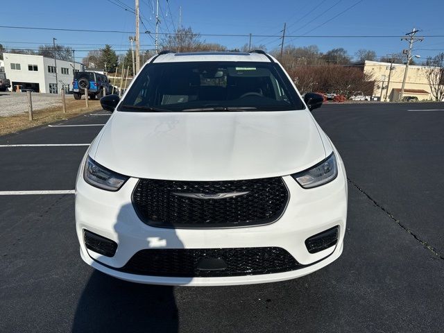 2024 Chrysler Pacifica Hybrid Premium S Appearance Pkg