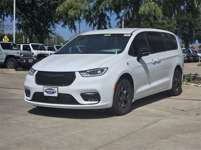 2024 Chrysler Pacifica Hybrid Select