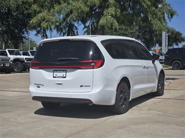 2024 Chrysler Pacifica Hybrid Select