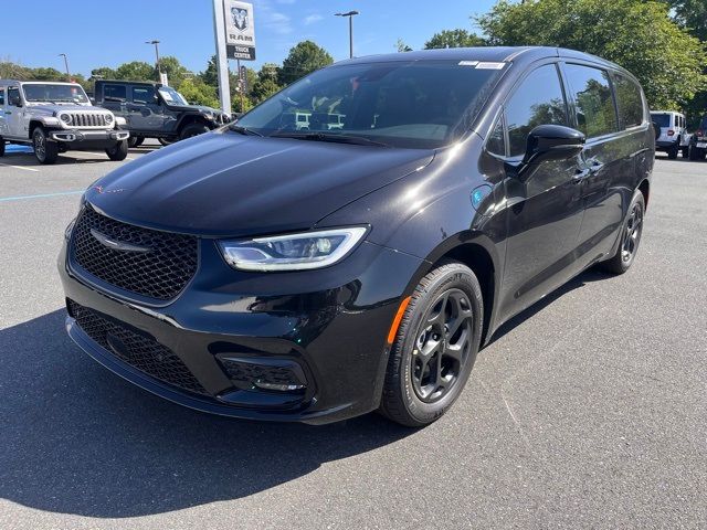 2024 Chrysler Pacifica Hybrid S Appearance Pkg