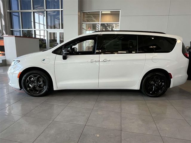 2024 Chrysler Pacifica Hybrid Premium S Appearance Pkg