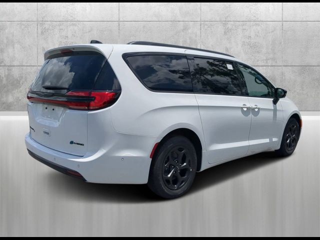 2024 Chrysler Pacifica Hybrid Premium S Appearance Pkg