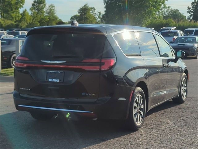 2024 Chrysler Pacifica Hybrid Select