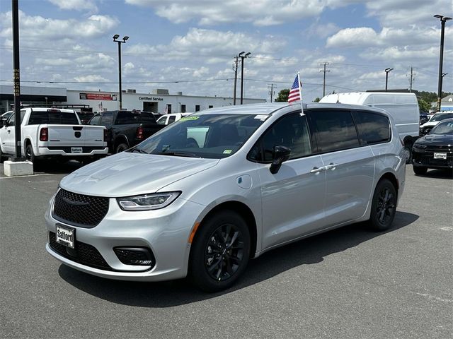 2024 Chrysler Pacifica Hybrid S Appearance Pkg