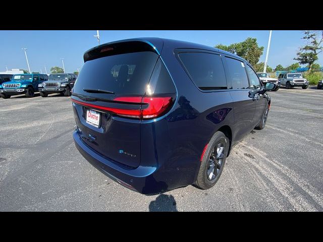 2024 Chrysler Pacifica Hybrid S Appearance Pkg