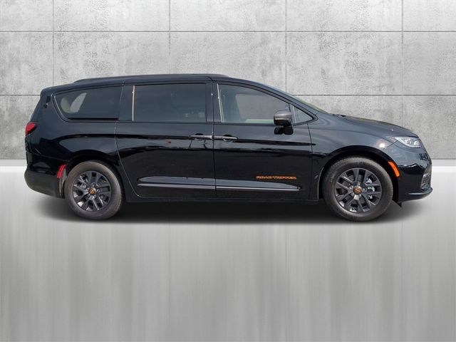 2024 Chrysler Pacifica Hybrid Road Tripper