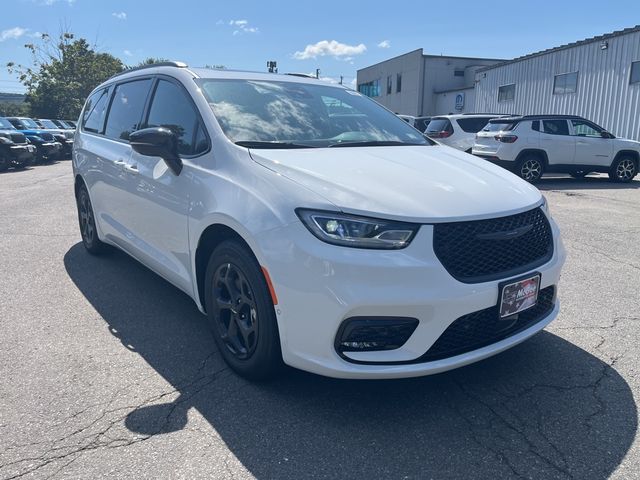 2024 Chrysler Pacifica Hybrid Premium S Appearance Pkg