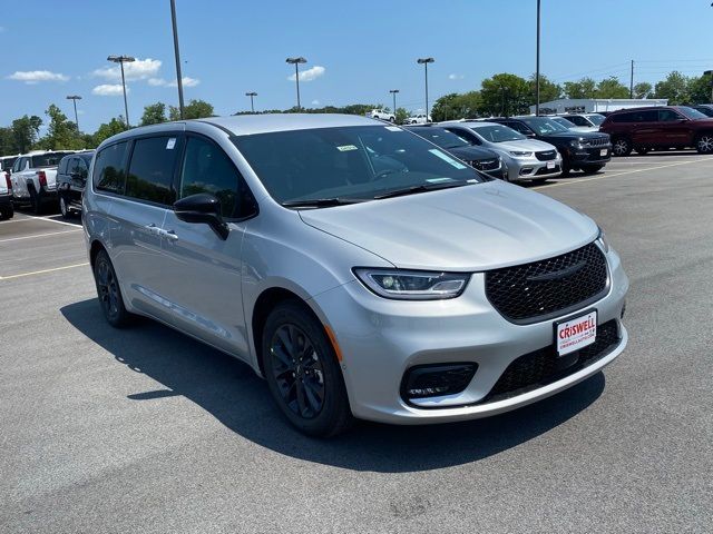 2024 Chrysler Pacifica Hybrid S Appearance Pkg