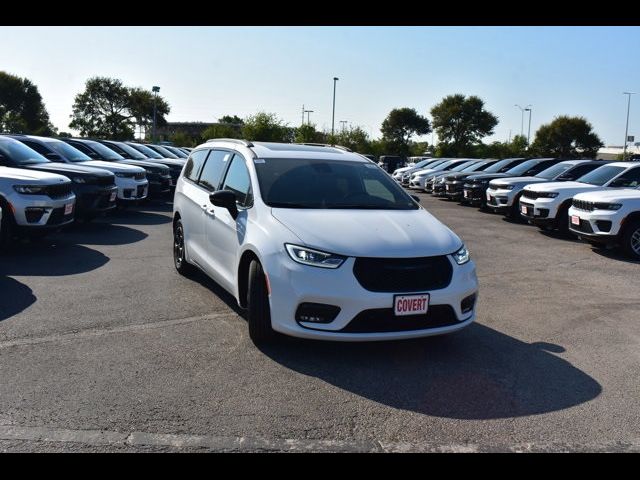 2024 Chrysler Pacifica Hybrid Premium S Appearance Pkg