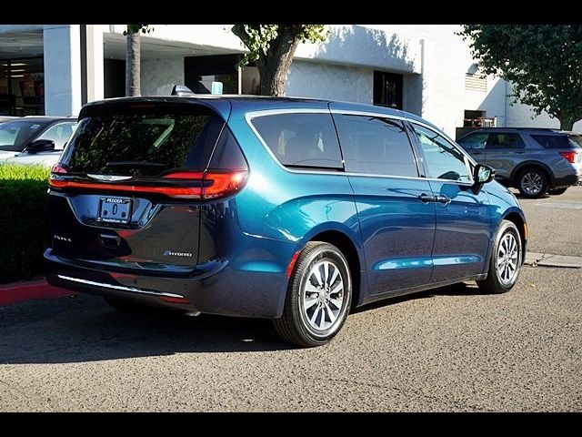 2024 Chrysler Pacifica Hybrid Select