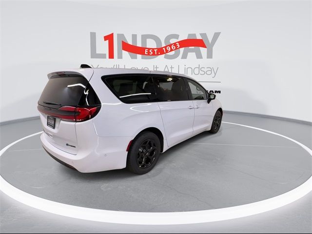 2024 Chrysler Pacifica Hybrid S Appearance Pkg