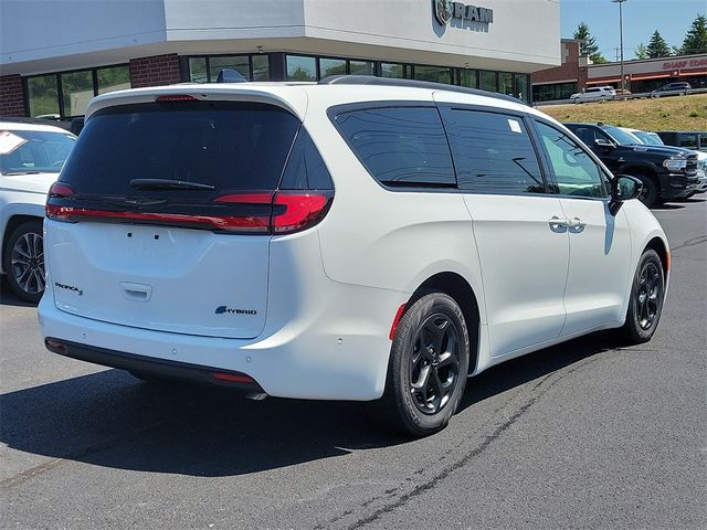 2024 Chrysler Pacifica Hybrid Premium S Appearance Pkg