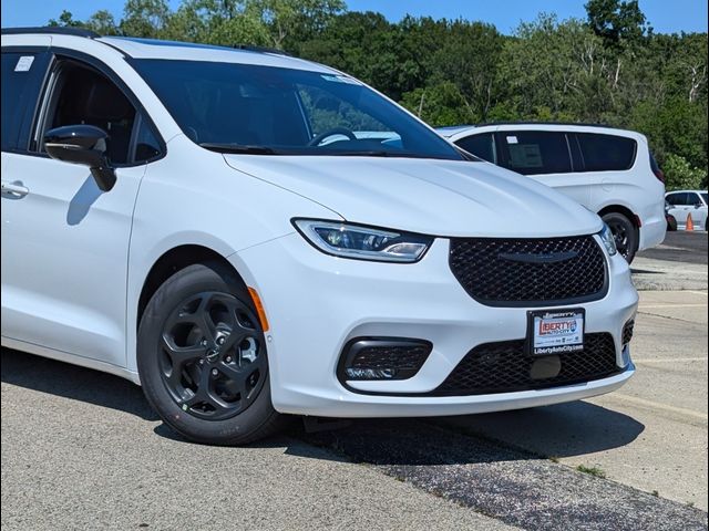 2024 Chrysler Pacifica Hybrid Premium S Appearance Pkg