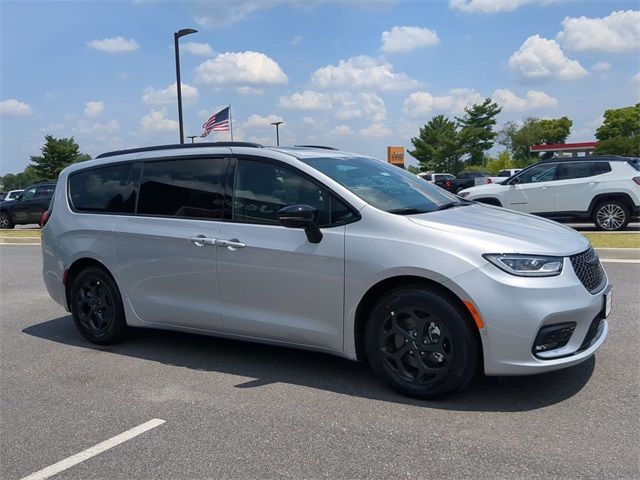 2024 Chrysler Pacifica Hybrid Premium S Appearance Pkg