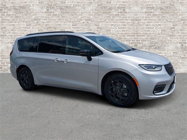 2024 Chrysler Pacifica Hybrid Premium S Appearance Pkg